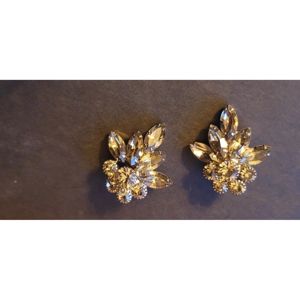 Gorgeous Vintage Silvertone Gray Rhinestone Clip on Earrings